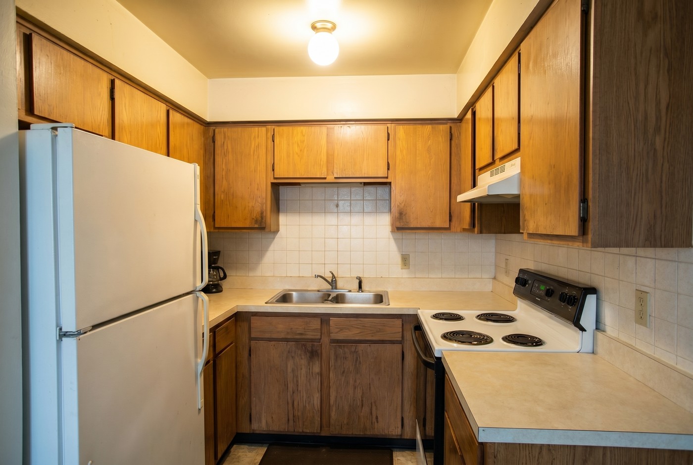 An example edit of the same kitchen with visible clutter reduced.